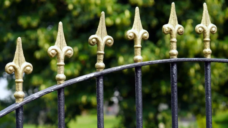 Eleganckie ogrodzenia metalowe jako ozdoba każdej posesji