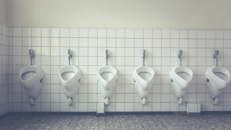 Najlepsze przenośne toalety na budowę: poradnik zakupowy