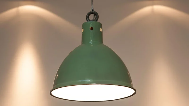 Stwórz loftowy klimat dzięki designerskim lampom